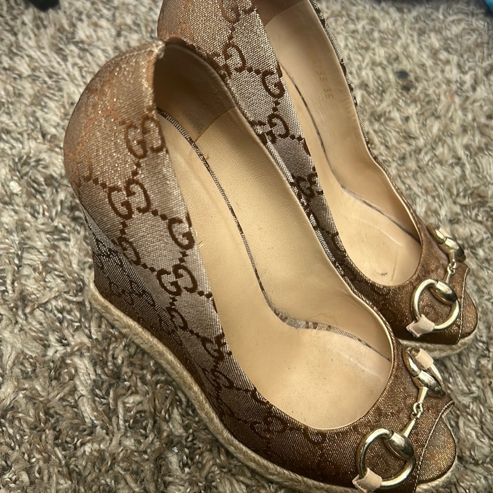 Gucci wedges size 5